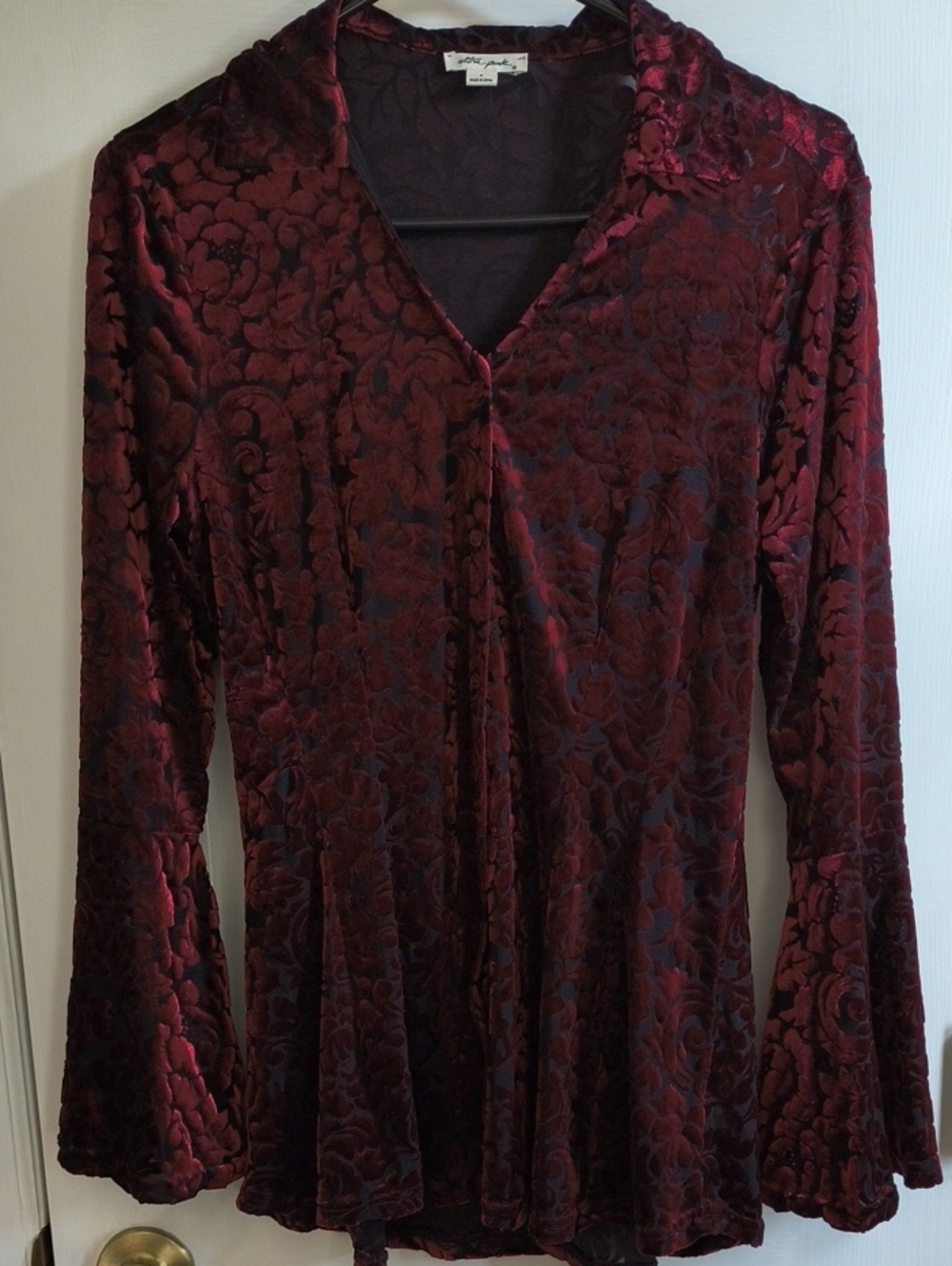 Ultra Pink Wine Velvet Floral V-Neck Blouse Small